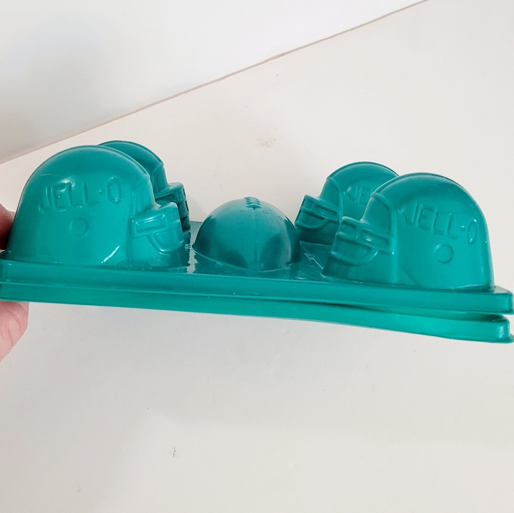 NWOT2pk f-balljello molds
